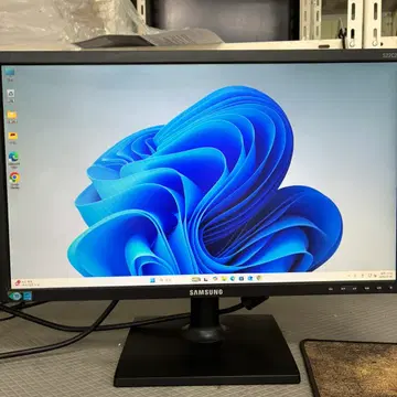 Samsung_Monitor_Desk
